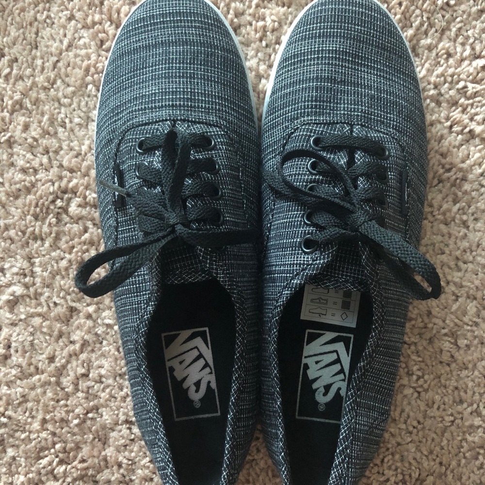 Vans Women Skateboarding shoes size 6.5 M, 8 W